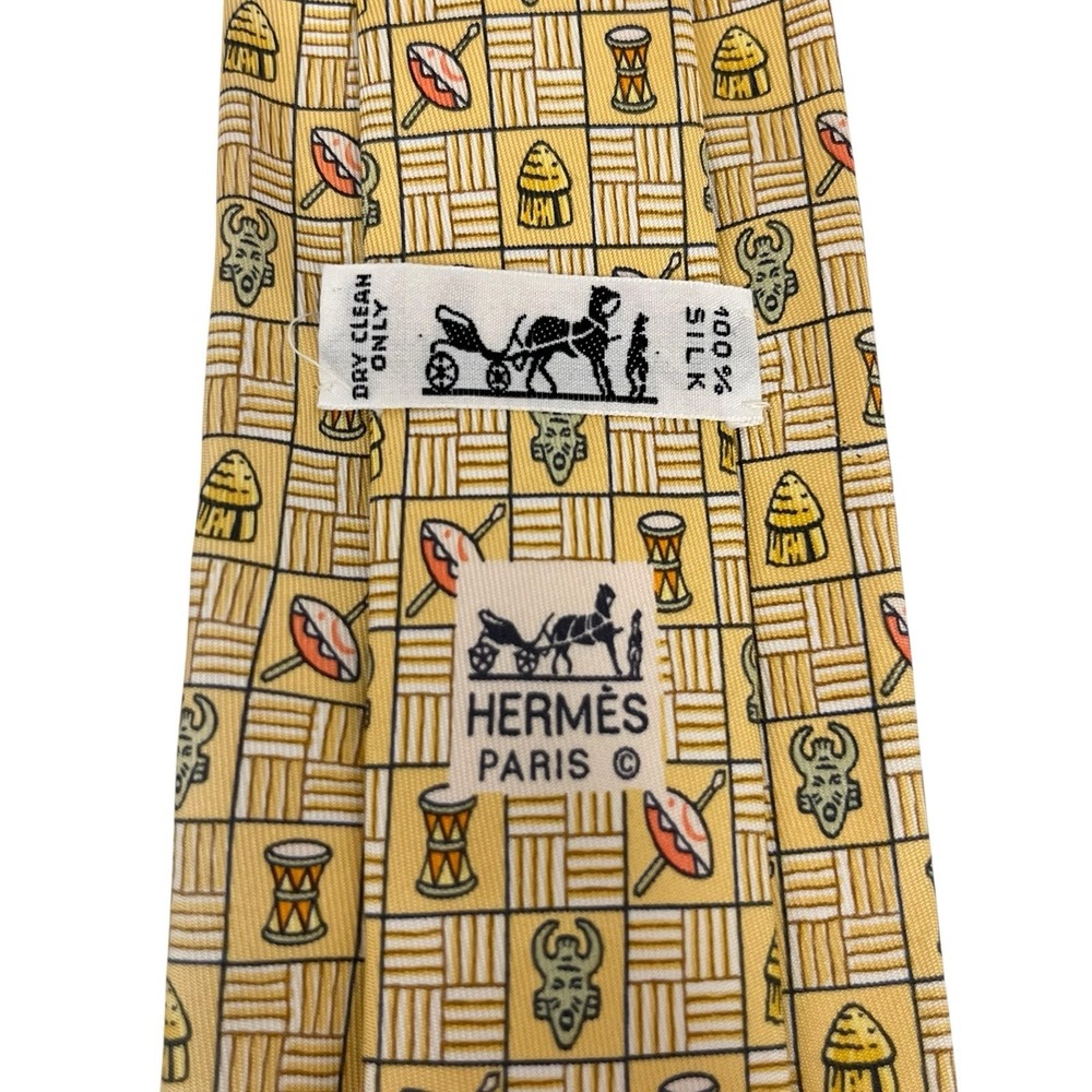 Hermes Mens Tie African Tribal Bongo Drums Masks Yellow Silk 7618 TA 3.25" 57.5"